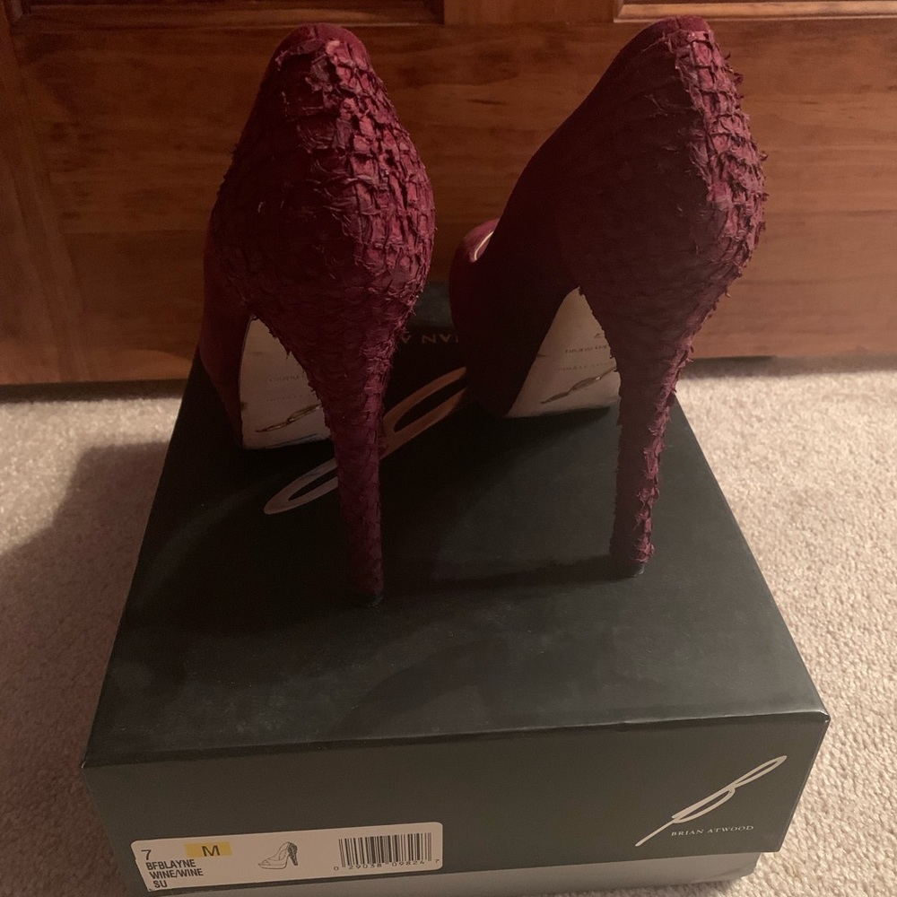 B Brian Atwood suede pumps size 7 - Picture 2 of 4